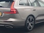 Volvo V60 T8 Twin Engine AWD Inscription Plug In Hybrid 390pk Dealer O.H. PHEV | Trekhaak Af Fabriek | Panodak | Adaptive Cruise | Head Up | Harman & Kardon | Lederen Sportstoelen Memory & Verwarmd | Blis | Pilot Assist | Spotify | Navigatie | Virtual | DAB |