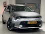 Kia Niro EV ExecutiveLine 64.8 kWh | Navi | Apple Carplay/ Android Auto | Schuif/Kanteldak | Elektrisch Verstelbare Voorstoelen | Bestuurdersstoel Met Geheugen | Stoel + Sturverwarming | Stoelkoeling | Elektrisch Bedienbare Achterklep | Cruise Control Adaptief | Rijstrooksensor