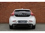 Volvo V40 T3 Polar+ Sport | Afneembare Trekhaak | Panoramadak | Cruise Control | Navigatie | Verwarmbare Voorstoelen | Parkeercamera | Bluetooth Telefonie & Multimedia | Volvo on Call | Harman Kardon