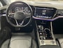 Volkswagen Touareg 3.0 TSI eHybrid 4MOTION R / AUTOMAAT/ PANO/ 462PK/ LUCHTVERING/ LEER/ HEAD-UP DISPLAY/ ADAPT. CRUISE/ MATRIX/ RIJ-MODI/ NAVI/ PARK. SENSOREN + CAMERA/ STOEL-STUUR V ERWARM./ 4-ZONE CLIMA