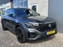 Volkswagen Touareg 3.0 TSi eHybrid 4MOTION R / AUTOMAAT/ PANO/ 462PK/ LUCHTVERING/ LEER/ HEAD-UP DISPLAY/ ADAPT. CRUISE/ MATRIX/ RIJ-MODI/ NAVI/ PARK. SENSOREN + CAMERA/ STOEL-STUUR V ERWARM./ 4-ZONE CLIMA