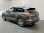 Volkswagen Touareg 3.0 TSi 4MOTION R / AUTOMAAT/ PANO/ 2X R-LINE/ 462PK/ LUCHTVERING/ LEER/ HEAD-UP DISPLAY/ ADAPT. CRUISE/ MATRIX/ RIJ-MODI/ NAVI/ PARK. SENSOREN + CAMERA/ STOEL-STUUR V ERWARM./ 4-ZONE CLIMA