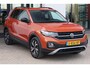 Volkswagen T-Cross 1.0 TSI Life PL €533 p/m* | 95PK / 70kW, 13983KM, 2-zone climatronic, comfort pakket (parkeersensoren voor en achter (pdc), achteruitrijcamera (rear view), verwarmbare voorstoelen), multimedia pakket (navigatie, draadloze telefoonlader), black design pakket (privacy glas), elektrisch verstel-, verwarm- en inklapbare buitenspiegels, adaptieve cruise control (acc), Apple Carplay & Android Auto etc.