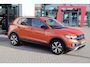 Volkswagen T-Cross 1.0 TSI Life PL €533 p/m* | 95PK / 70kW, 13983KM, 2-zone climatronic, comfort pakket (parkeersensoren voor en achter (pdc), achteruitrijcamera (rear view), verwarmbare voorstoelen), multimedia pakket (navigatie, draadloze telefoonlader), black design pakket (privacy glas), elektrisch verstel-, verwarm- en inklapbare buitenspiegels, adaptieve cruise control (acc), Apple Carplay & Android Auto etc.