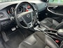 Volvo V40 1.5 T3 Polar+ Sport Automaat, Panorama dak, Harman-Kardon premium sound systeem, Verwarmde stoelen voor, Volvo On call.