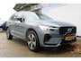 Volvo XC60 2.0 T6 Plug-in hybrid AWD Plus Bright | Keyless entry/start | Panorama dak | Achteruitrijcamera | Elektrische kofferbakklep | Memory stand stoelen | Adaptive cruise | Apple CarPlay/Android Auto | Climate controle | Draadloze telefoonlader | Lederen bekleding |