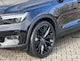 Volvo EX40 Single Motor Extended Range Plus 82 kWh | BlackPack | Trekhaak | Pixel led | Sportstoelen | Keyless | 22 inch | Camera | Verwarmde stoelen / stuurwiel |