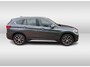 BMW X1 sDrive20i Business Edition Plus / Trekhaak / Panoramadak / Camera / Head-up / Leder / 18'' / Navigatie / Sportstoelen / Keyless / Stoelverwarming / Cruise Control
