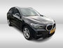 BMW X1 sDrive18i High Exe. M Sport / Trekhaak / Half leder / Navi. Proff / Parkeerhulp V+a / 18'' / Stoelverwarming / DAB / Cruise Control