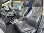 Volvo XC60 2.0T R-Design / Automaat / NL-Auto / Dealer-Onderhouden / Panodak / Vol-Leder / Stoelverwarming / Cruise-Control / Climate-Control / Afneembare-Trekhaak / Elektr.-Achterklep / Keyless / Bi-Xenon / Radio-Bluetooth / Armsteun V+A / PDC V+A met Camera / 20'' LMV / All-Seasons / ENZ.