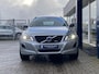 Volvo XC60 2.0T R-Design / Automaat / NL-Auto / Dealer-Onderhouden / Panodak / Vol-Leder / Stoelverwarming / Cruise-Control / Climate-Control / Afneembare-Trekhaak / Elektr.-Achterklep / Keyless / Bi-Xenon / Radio-Bluetooth / Armsteun V+A / PDC V+A met Camera / 20'' LMV / All-Seasons / ENZ.