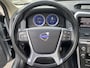 Volvo XC60 2.0T R-Design / Automaat / NL-Auto / Dealer-Onderhouden / Panodak / Vol-Leder / Stoelverwarming / Cruise-Control / Climate-Control / Afneembare-Trekhaak / Elektr.-Achterklep / Keyless / Bi-Xenon / Radio-Bluetooth / Armsteun V+A / PDC V+A met Camera / 20'' LMV / All-Seasons / ENZ.
