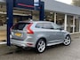 Volvo XC60 2.0T R-Design / Automaat / NL-Auto / Dealer-Onderhouden / Panodak / Vol-Leder / Stoelverwarming / Cruise-Control / Climate-Control / Afneembare-Trekhaak / Elektr.-Achterklep / Keyless / Bi-Xenon / Radio-Bluetooth / Armsteun V+A / PDC V+A met Camera / 20'' LMV / All-Seasons / ENZ.