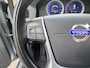 Volvo XC60 2.0T R-Design / Automaat / NL-Auto / Dealer-Onderhouden / Panodak / Vol-Leder / Stoelverwarming / Cruise-Control / Climate-Control / Afneembare-Trekhaak / Elektr.-Achterklep / Keyless / Bi-Xenon / Radio-Bluetooth / Armsteun V+A / PDC V+A met Camera / 20'' LMV / All-Seasons / ENZ.