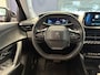 Peugeot e-2008 Allure Pack 50kWh EV 136pk AUTOMAAT | STOELVERW. | CAMERA | NAVI | KEYLESS ENTRY | ADAPTIVE CRUISE | MISTLAMPEN VOOR | LED