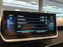 Peugeot e-2008 Allure Pack 50kWh EV 136pk AUTOMAAT | STOELVERW. | CAMERA | NAVI | KEYLESS ENTRY | ADAPTIVE CRUISE | MISTLAMPEN VOOR | LED