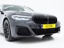 BMW 5-Serie Touring 530e xDrive M Sport Shadow | Panoramadak | Trekhaak | Harman/Kardon | 360 | Head Up | Keyless