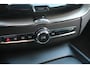 Volvo XC60 T6 Recharge AWD R-Design | Long Range| Panoramadak | Stoelverwarming | 360° Camera | Trekhaak | HUD | Keyless | Glossy Black
