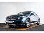 Mercedes-Benz GLA 180 Sport Edition Premium AMG Line Exterieur - Panoramaschuifdak - Stoelverwarming voor - Actieve parkeerassistent - Sfeerverlichting - AMG DYNAMIC SELECT - EASY PACK achterklep -