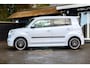 Daihatsu Materia 1.5 Soul Airco I 17 Inch I Cruise Control I Achterspoiler I Wit parelmoer I Bluetooth I Achteruitrijcamera