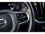 Volvo XC60 B5 Ultimate Dark | Trekhaak | Harman & Kardon | Stoel/stuur verwarming | Panorama dak | Adaptieve cruise control | Elektrisch verstelbare voorstoelen met memory |
