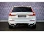 Volvo XC60 B5 Ultimate Dark | Trekhaak | Harman & Kardon | Stoel/stuur verwarming | Panorama dak | Adaptieve cruise control | Elektrisch verstelbare voorstoelen met memory |