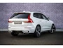 Volvo XC60 B5 Ultimate Dark | Trekhaak | Harman & Kardon | Stoel/stuur verwarming | Panorama dak | Adaptieve cruise control | Elektrisch verstelbare voorstoelen met memory |