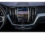 Volvo XC60 B5 Ultimate Dark | Trekhaak | Harman & Kardon | Stoel/stuur verwarming | Panorama dak | Adaptieve cruise control | Elektrisch verstelbare voorstoelen met memory |