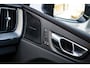 Volvo XC60 B5 Ultimate Dark | Trekhaak | Harman & Kardon | Stoel/stuur verwarming | Panorama dak | Adaptieve cruise control | Elektrisch verstelbare voorstoelen met memory |