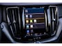 Volvo XC60 B5 Ultimate Dark | Trekhaak | Harman & Kardon | Stoel/stuur verwarming | Panorama dak | Adaptieve cruise control | Elektrisch verstelbare voorstoelen met memory |
