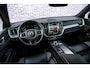 Volvo XC60 B5 Ultimate Dark | Trekhaak | Harman & Kardon | Stoel/stuur verwarming | Panorama dak | Adaptieve cruise control | Elektrisch verstelbare voorstoelen met memory |