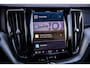 Volvo XC60 B5 Ultimate Dark | Trekhaak | Harman & Kardon | Stoel/stuur verwarming | Panorama dak | Adaptieve cruise control | Elektrisch verstelbare voorstoelen met memory |