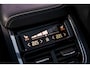 Volvo XC60 B5 Ultimate Dark | Trekhaak | Harman & Kardon | Stoel/stuur verwarming | Panorama dak | Adaptieve cruise control | Elektrisch verstelbare voorstoelen met memory |