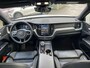 Volvo XC60 B5 Ultimate Dark | Trekhaak | Harman & Kardon | Stoel/stuur verwarming | Panorama dak | Adaptieve cruise control | Elektrisch verstelbare voorstoelen met memory |