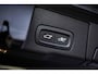 Volvo XC60 B5 Ultimate Dark | Trekhaak | Harman & Kardon | Stoel/stuur verwarming | Panorama dak | Adaptieve cruise control | Elektrisch verstelbare voorstoelen met memory |