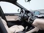 BMW X1 sDrive20i Orange Edition III | PANO-SCHUIFDAK | HEAD-UP | LEER | CAMERA | STOELVERWARMING | SPORTSTOELEN
