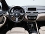BMW X1 sDrive20i Orange Edition III | PANO-SCHUIFDAK | HEAD-UP | LEER | CAMERA | STOELVERWARMING | SPORTSTOELEN