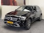 Mercedes-Benz GLC 300E 4MATIC BUSINESS SOLUTION NL AUTO !! LEDER NAVIGATIE ADAPTIVE CRUISE CONTROL BLUETOOTH TELEFOON MEDIA VOORBEREIDING RIJSTROOKSENSOREN ACHTERUITRIJCAMERA UITKLAPBARE TREKHAAK ZEER MOOI !! Brgl