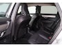 Volvo V90 T6 Recharge AWD Plus Dark - IntelliSafe Assist & Surround - Harman/Kardon audio - 360º Camera - Adaptieve LED koplampen - Verwarmde voorstoelen, stuur & achterbank - Parkeersensoren voor & achter - Elektr. bedienb. voorstoelen met geheugen - Extra getint glas - Elektr. inklapbare trekhaak - 19' LMV