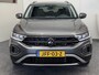 Volkswagen T-Roc 1.0 TSI STYLE NAVIGATIE CLIMATE CONTROL STOELVERWARMING BLUETOOTH TELEFOON RIJSTROOKSENSOREN PDC ZEER MOOI !! 3010