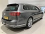 Volkswagen Passat Variant 1.4 TSI Highline Business R 125 PK | Automaat | Apple Carplay | R-Line | Trekhaak | Lederen Bekleding | Achteruitrijcamera | Panoramadak | Parkeersensoren | Navigatie | Bluetooth | Ergo-Active Voorstoelen | Stoelverwarming | Climate Control | Multifunctioneel Stuurwiel |