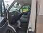 IVECO Daily 3.0I CNG AARDGAS Kraan wagen Open Laad bak AUT-6 HIAB 3-Pers. EURO 6 Navi Ecc Trekhaak Camera Blue power Alpine 2-Din Infotainment Sys. Bluetooth Opbergkasten Betonplex Vloer Compressed Natural Gas (CNG) EURO-6 375 35S14N Voertuig 1e Eigenaar Euro 6