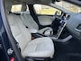 Volvo V40 2.0 D4 Summum Business 50% deal 5.475,- ACTIE Polestar Performance / Leder / Memory / Stoelverwarming / Trekhaak