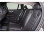 Volvo V60 T6 Recharge AWD Plus Dark - IntelliSafe Assist & Surround - 360º Camera - Harman/Kardon audio - Adaptieve LED koplampen - Verwarmde voorstoelen, stuur & achterbank - Parkeersensoren voor & achter - Elektr. bedienb. voorstoelen met geheugen - Extra getint glas - Elektr. inklapbare trekhaak - 18' LMV