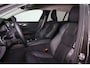 Volvo V60 T6 Recharge AWD Plus Dark - IntelliSafe Assist & Surround - 360º Camera - Harman/Kardon audio - Adaptieve LED koplampen - Verwarmde voorstoelen, stuur & achterbank - Parkeersensoren voor & achter - Elektr. bedienb. voorstoelen met geheugen - Extra getint glas - Elektr. inklapbare trekhaak - 18' LMV