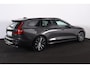 Volvo V60 T6 Recharge AWD Plus Dark - IntelliSafe Assist & Surround - 360º Camera - Harman/Kardon audio - Adaptieve LED koplampen - Verwarmde voorstoelen, stuur & achterbank - Parkeersensoren voor & achter - Elektr. bedienb. voorstoelen met geheugen - Extra getint glas - Elektr. inklapbare trekhaak - 18' LMV