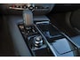 Volvo V60 T6 Recharge AWD Plus Dark - IntelliSafe Assist & Surround - 360º Camera - Harman/Kardon audio - Adaptieve LED koplampen - Verwarmde voorstoelen, stuur & achterbank - Parkeersensoren voor & achter - Elektr. bedienb. voorstoelen met geheugen - Extra getint glas - Elektr. inklapbare trekhaak - 18' LMV
