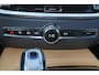Volvo V60 T8 Recharge AWD Inscription - Panorama/schuifdak - IntelliSafe Assist & Surround - 360º Camera - Verwarmde voorstoelen - Parkeersensoren achter - Head up display - Draadloze tel. lader - Extra getint glas - 18' LMV