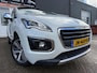 Peugeot 3008 1.2 PureTech Allure van 2de Eig met panoramadak en trekhaal en navigatie en bluetooth telefoon / media