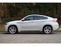 BMW X6 4.4i M In consignatie, Youngtimer, Glasdak elektrisch, Head Up, Elektrische memorystoelen, Cruise Control, Stoelverwarming, Lichtpakket, Xenon, Adaptieve koplampen, Achteruitrijcamera en top view, etc.